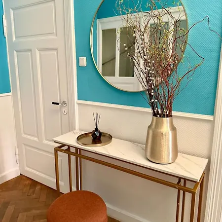 Apartment Luxury 5br | Chic & Spacious | Families *