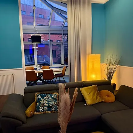 Apartment Luxury 5br | Chic & Spacious | Families *