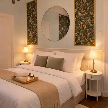 Apartment Luxury 5br | Chic & Spacious | Families *