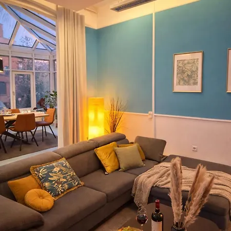 Apartment Luxury 5br | Chic & Spacious | Families